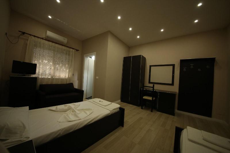 Hotel Holiday image