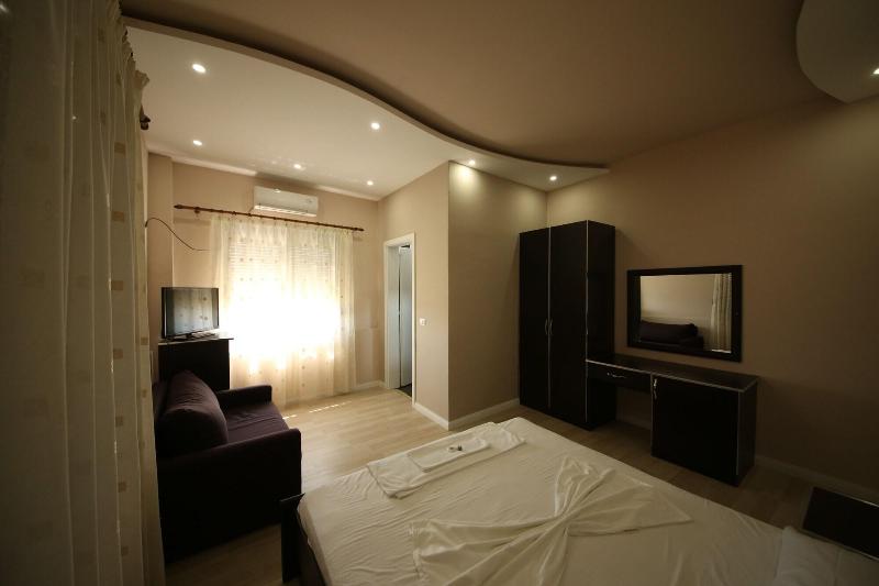 Hotel Holiday image