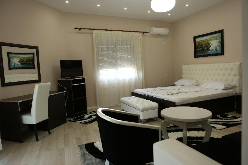 Hotel Holiday image