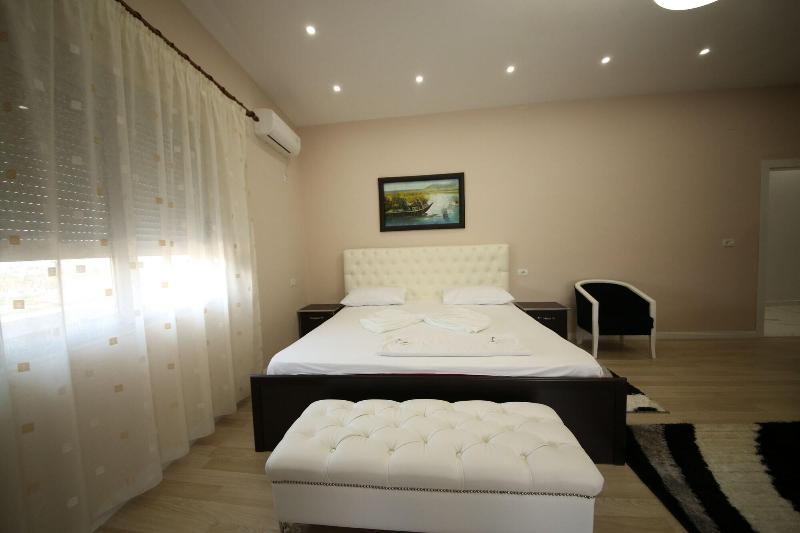 Hotel Holiday image