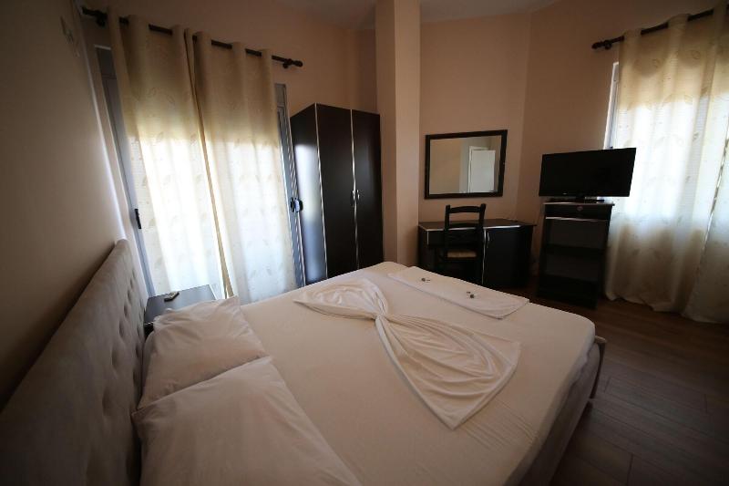 Hotel Holiday image