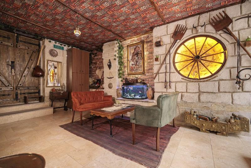 Shadow Cave House image