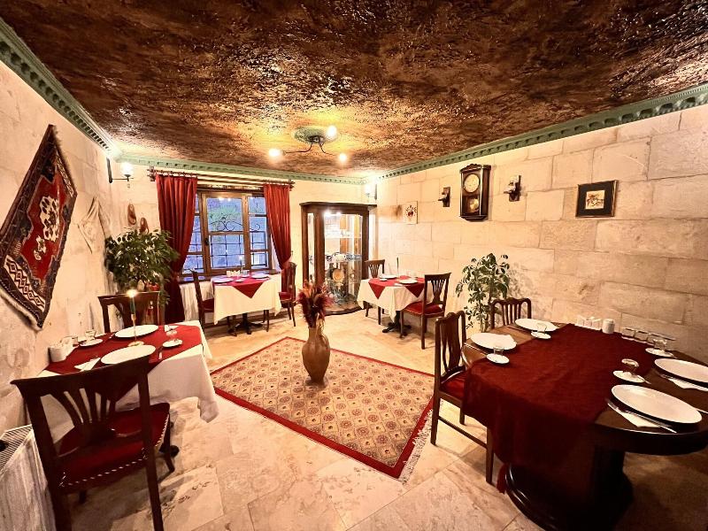 Shadow Cave House image