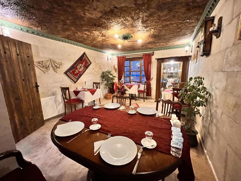 Shadow Cave House image