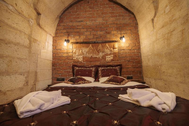 Shadow Cave House image