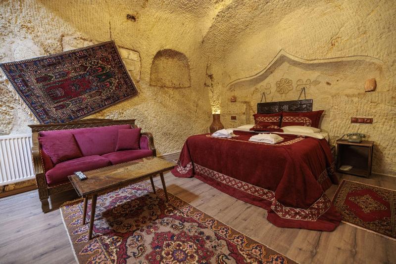 Shadow Cave House image