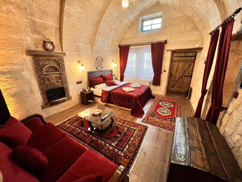 Shadow Cave House image