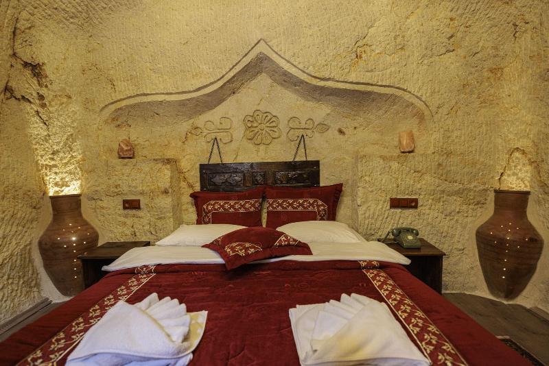 Shadow Cave House image