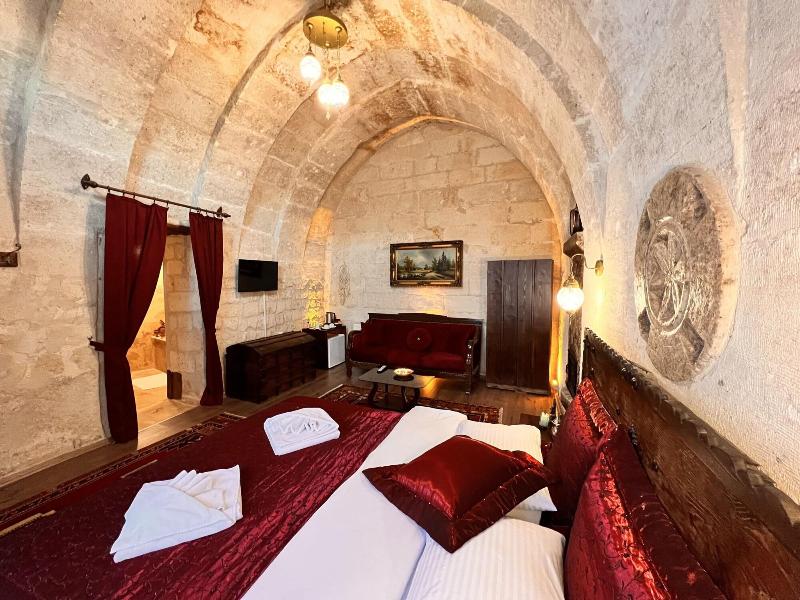 Shadow Cave House image