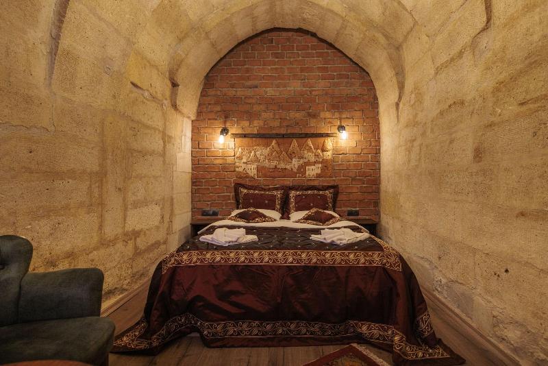 Shadow Cave House image