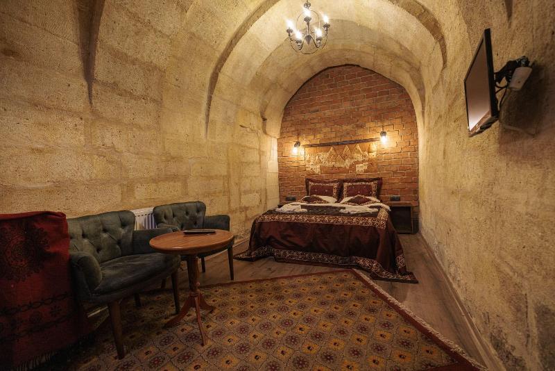 Shadow Cave House image