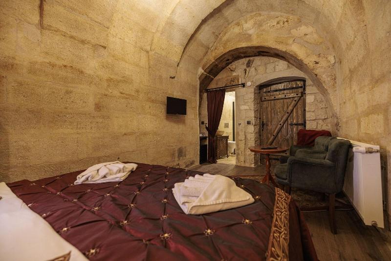 Shadow Cave House image