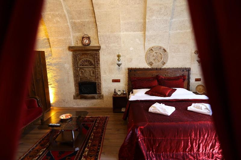 Shadow Cave House image