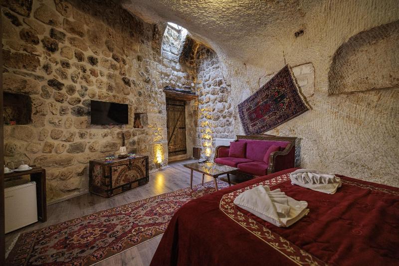 Shadow Cave House image
