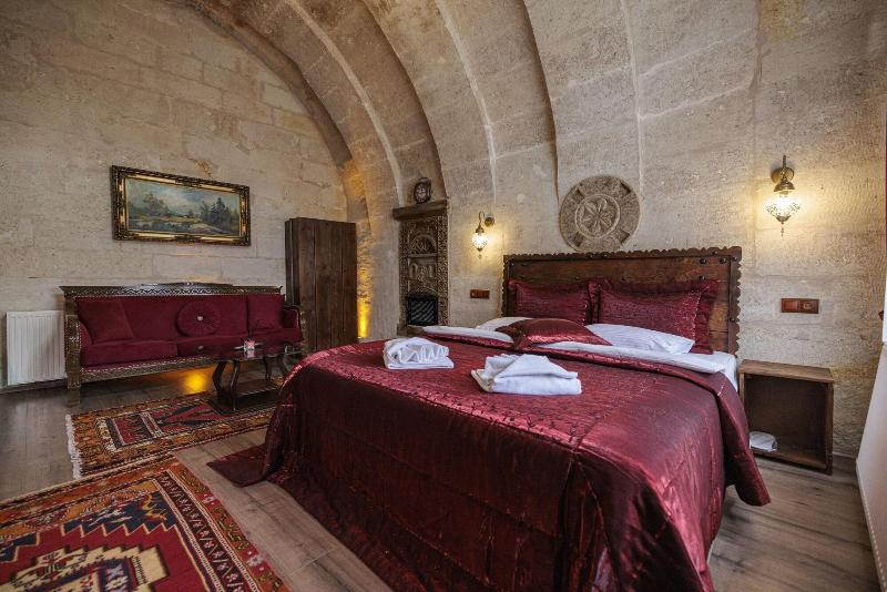 Shadow Cave House image