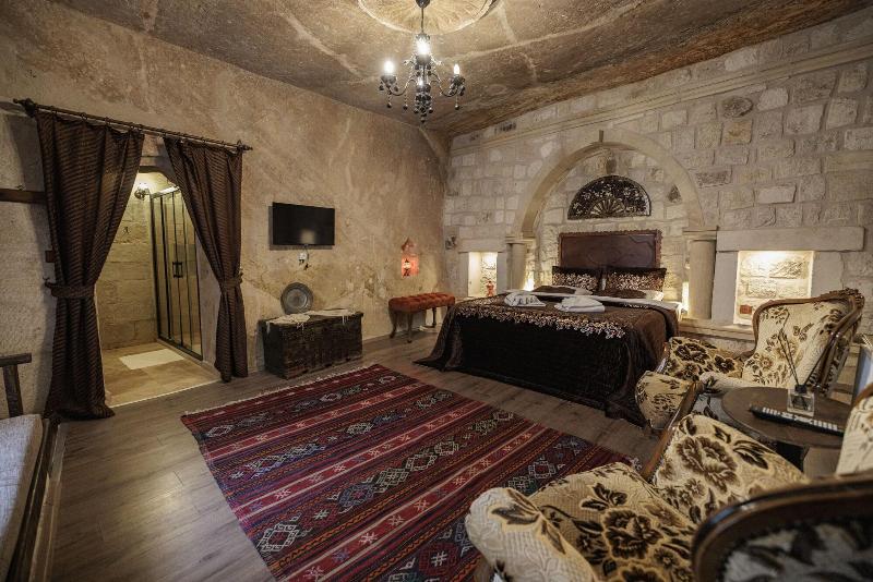 Shadow Cave House image
