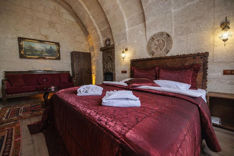 Shadow Cave House image