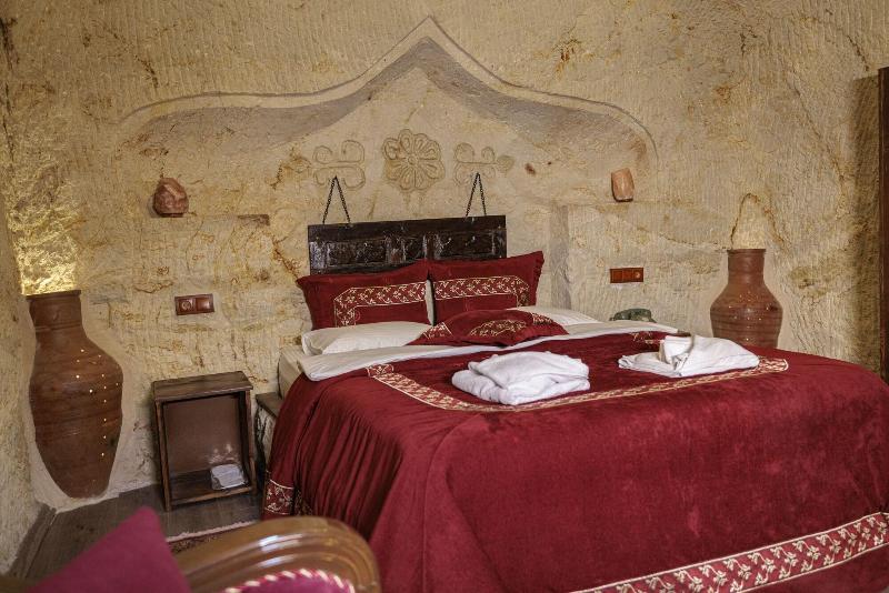 Shadow Cave House image
