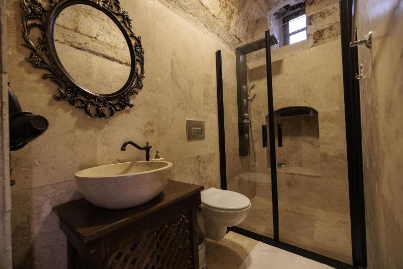 Shadow Cave House image