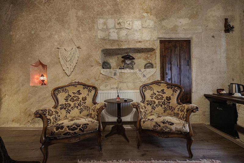 Shadow Cave House image