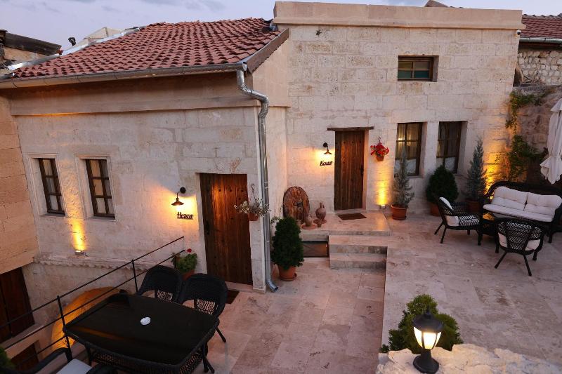 Shadow Cave House image