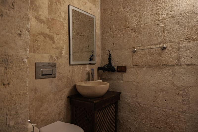 Shadow Cave House image