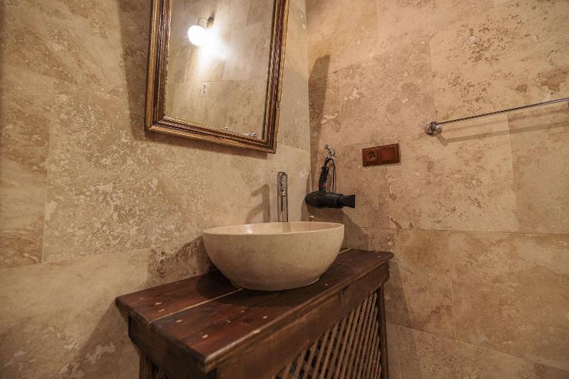 Shadow Cave House image