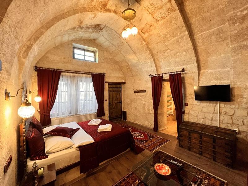 Shadow Cave House image