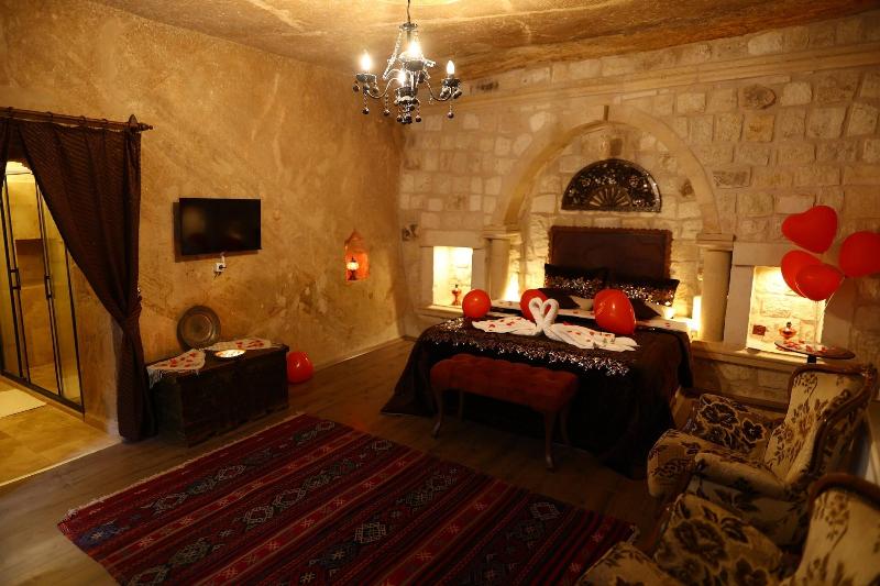 Shadow Cave House image