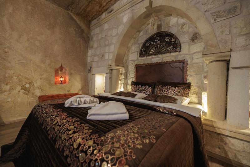 Shadow Cave House image