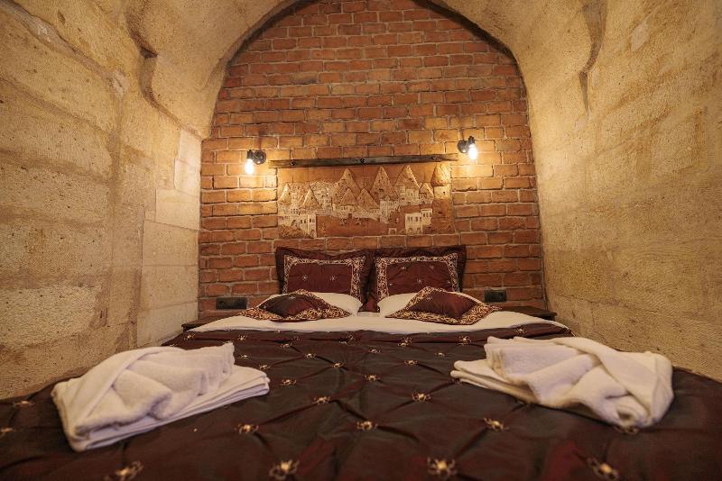 Shadow Cave House image