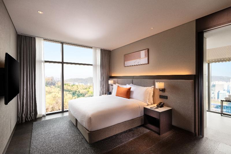 Doubletree By Hilton Seoul Pangyo Residences image