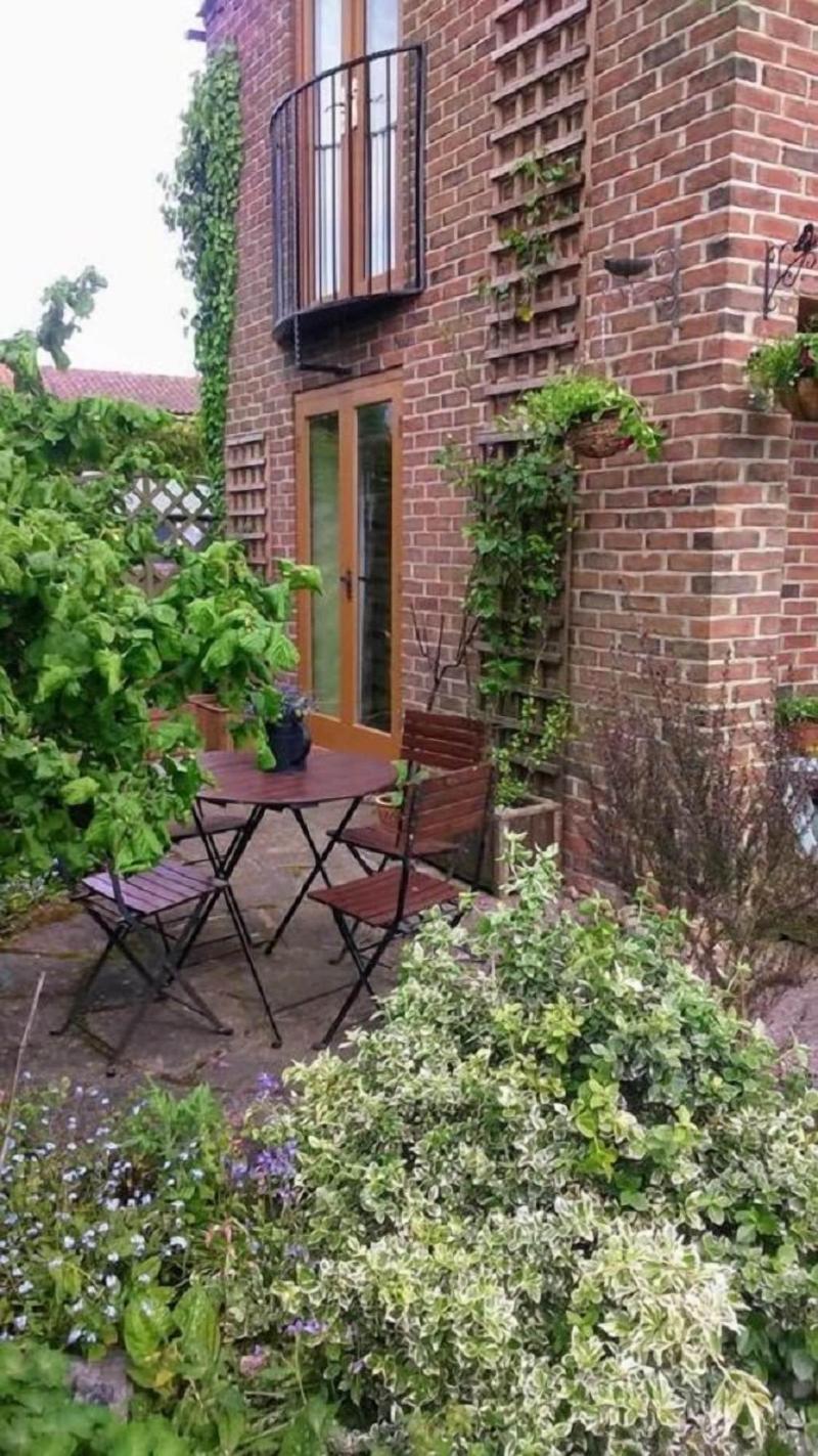 Field View B&b image
