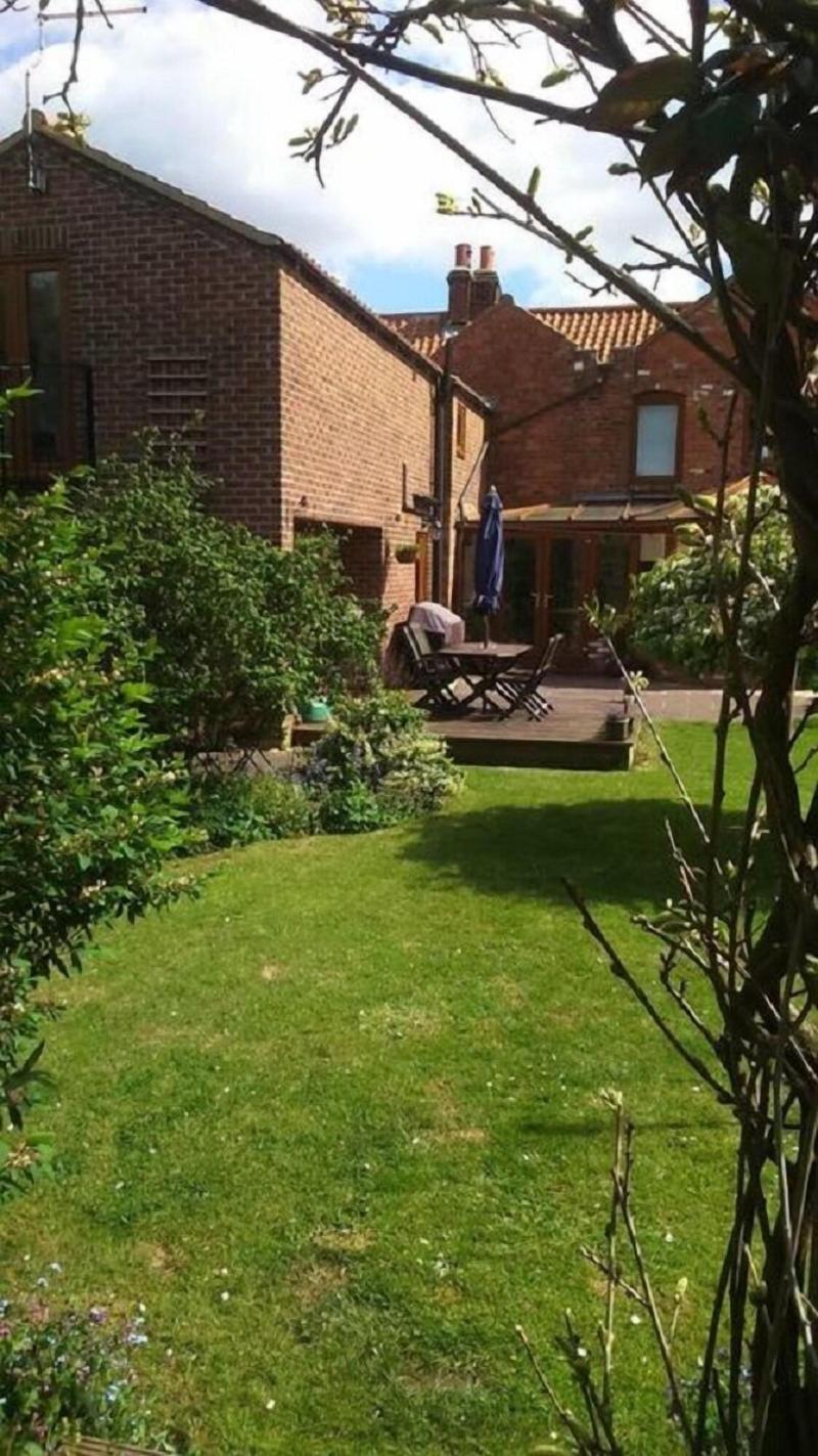 Field View B&b image