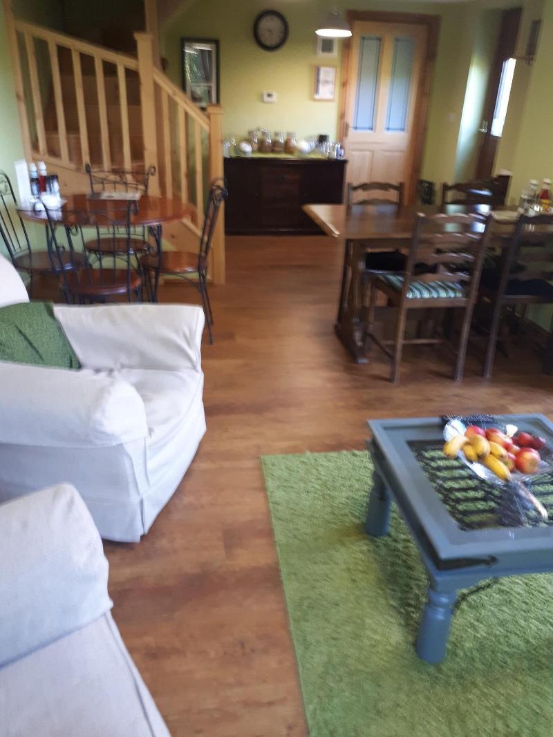 Field View B&b image