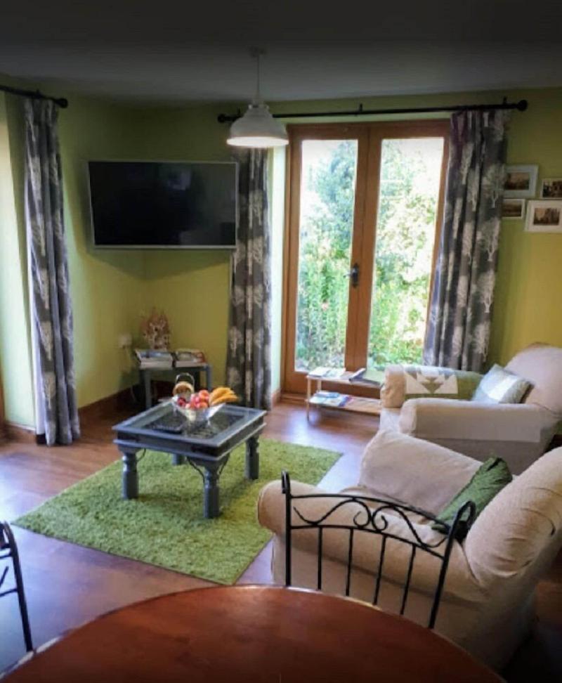 Field View B&b image