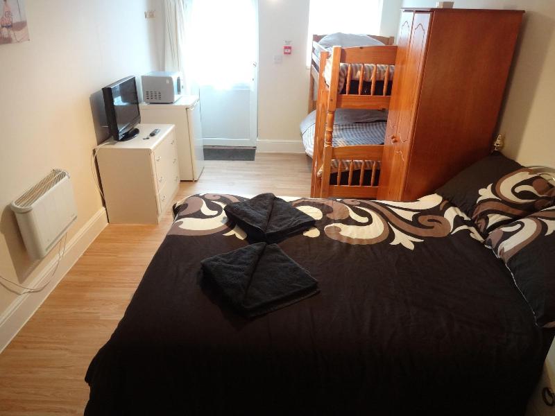 Travellers Rest Motel image