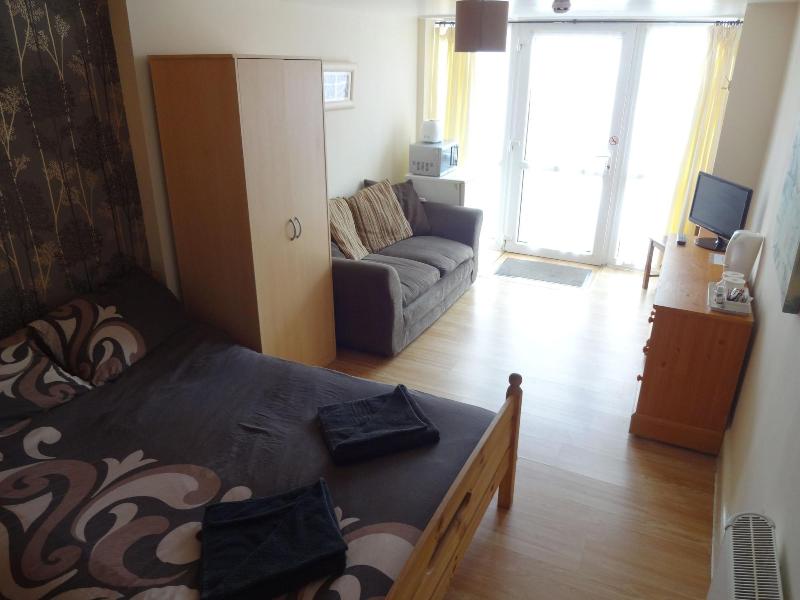 Travellers Rest Motel image