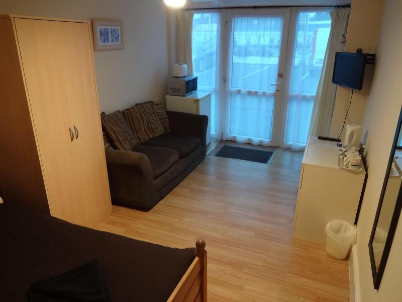 Travellers Rest Motel image
