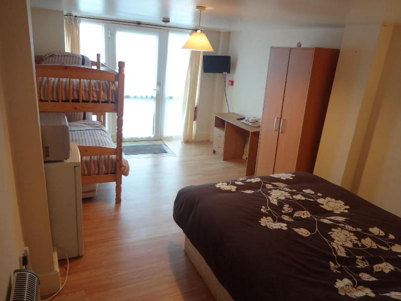 Travellers Rest Motel image