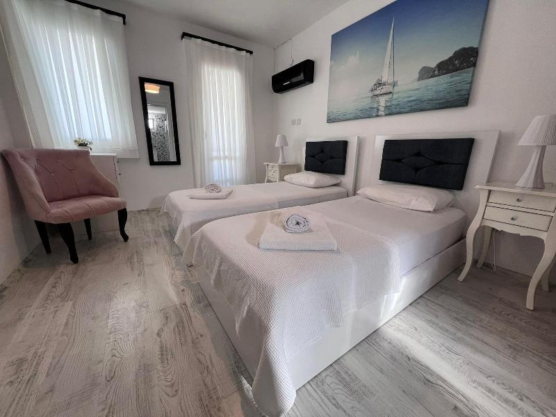 Tepe Hotel Alaã§atä± image