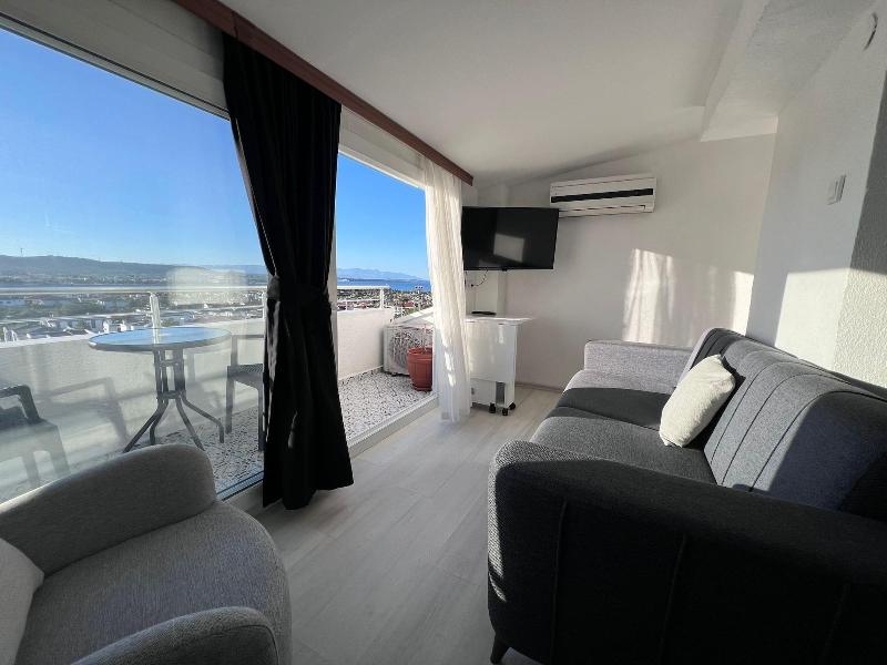 Tepe Hotel Alaã§atä± image