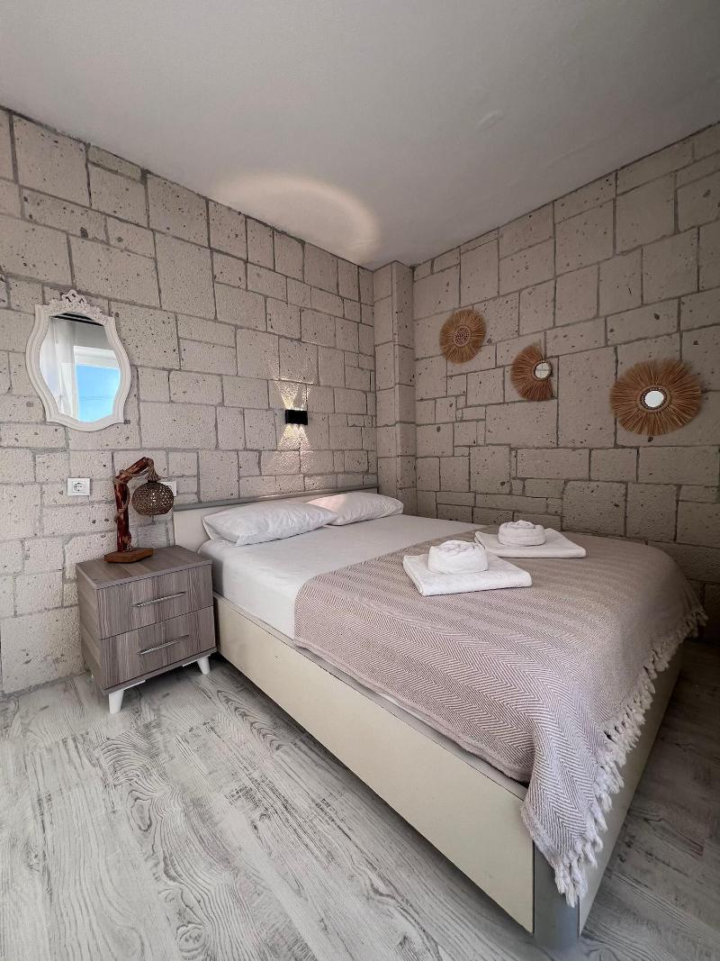 Tepe Hotel Alaã§atä± image