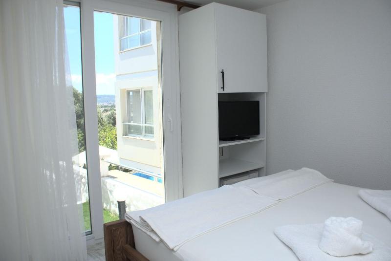 Tepe Hotel Alaã§atä± image