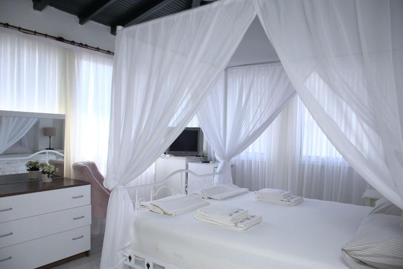Tepe Hotel Alaã§atä± image