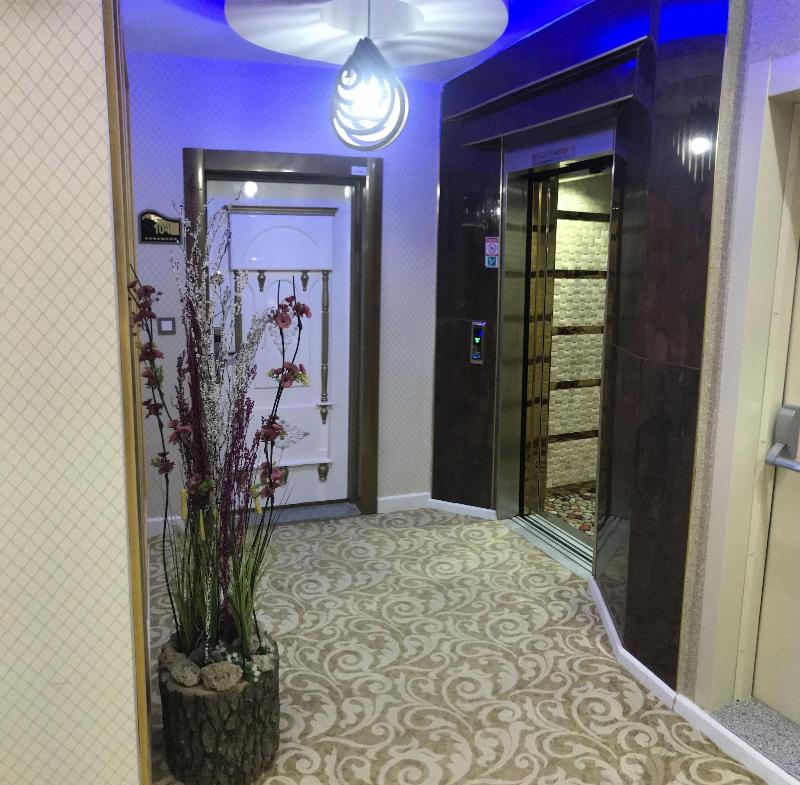 Crystall Hotel image