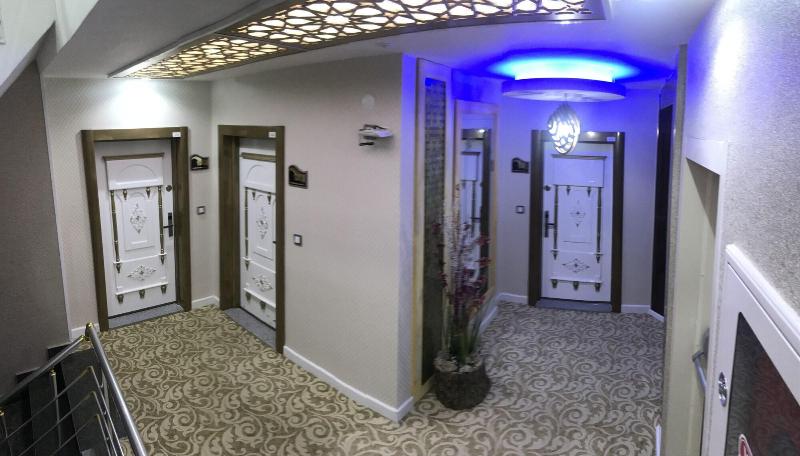 Crystall Hotel image