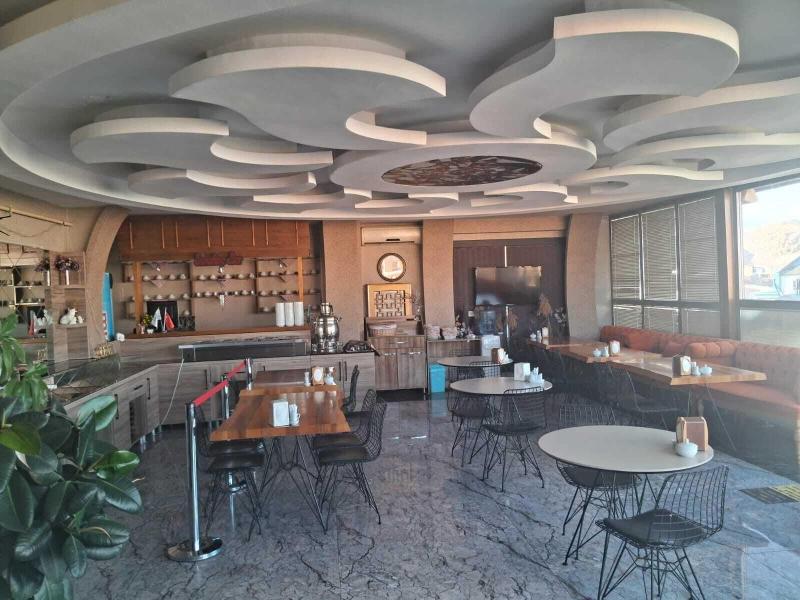 Crystall Hotel image