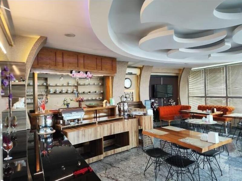 Crystall Hotel image