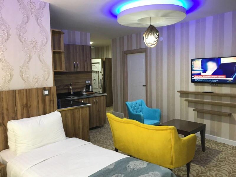Crystall Hotel image